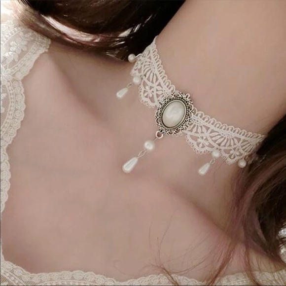 NEW White vintage Lace Choker Necklace - Picture 2 of 2